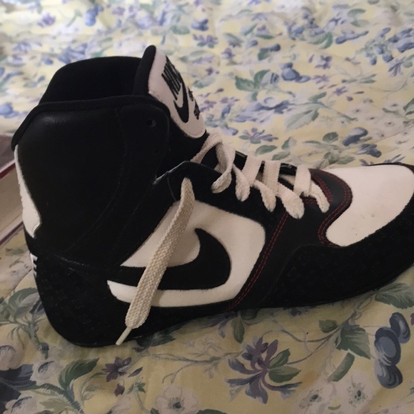 Shoes 👟 - Picture 1 of 2